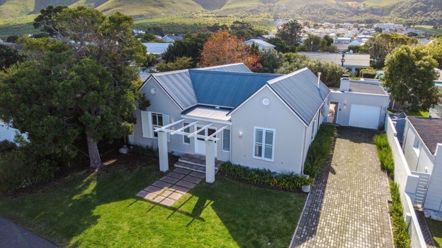 To Let 5 Bedroom Property for Rent in Onrus Western Cape